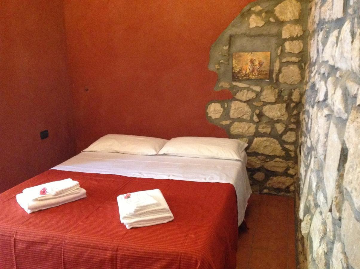 Vento Del Sud Guest House Chiaramonte Gulfi Room photo