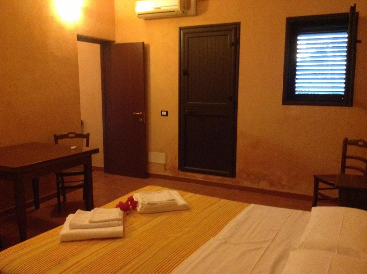 Vento Del Sud Guest House Chiaramonte Gulfi Room photo